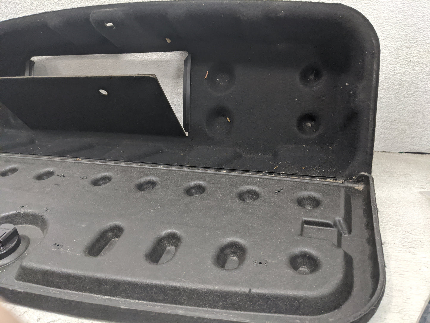 2011 Dodge Journey Rear Cargo Cover Storage Retractable Shade - Oemusedautoparts1.com