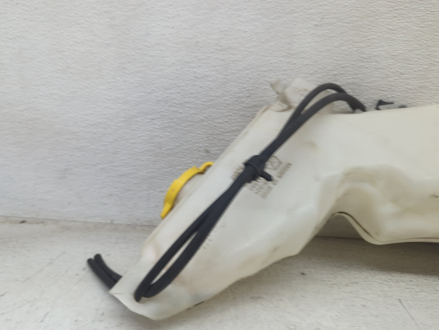 2011 Dodge Journey Windshield Washer Fluid Reservoir Bottle Oem 1473595 - Oemusedautoparts1.com