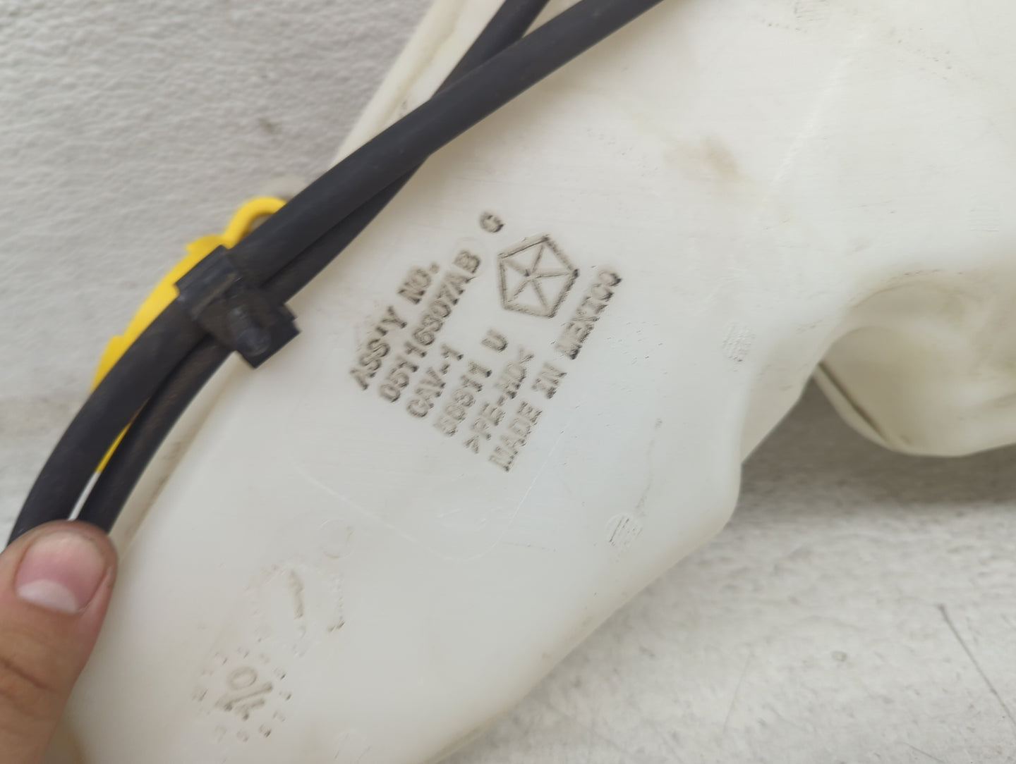 2011 Dodge Journey Windshield Washer Fluid Reservoir Bottle Oem 1473595 - Oemusedautoparts1.com