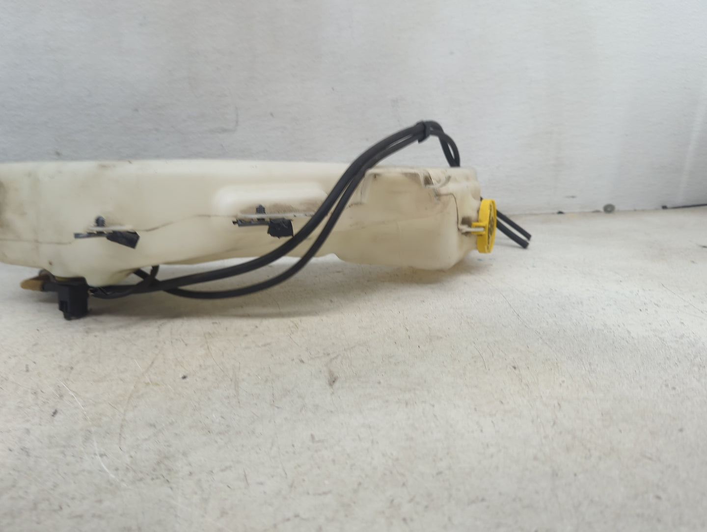 2011 Dodge Journey Windshield Washer Fluid Reservoir Bottle Oem 1473595 - Oemusedautoparts1.com