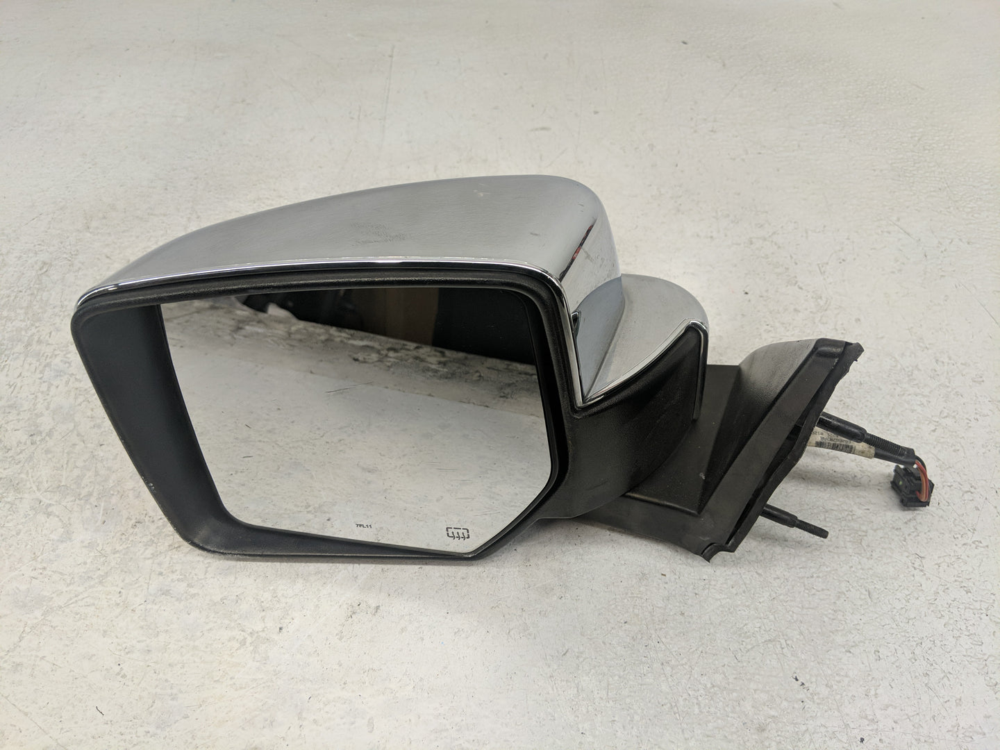 2010-2011 Dodge Nitro Side Mirror Replacement Driver Left View Door Mirror P/N:55157191AH 68066783AB Fits Fits 2010 2011 OEM