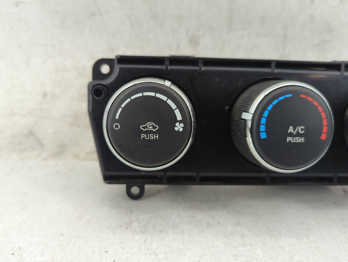 2010-2011 Dodge Nitro Climate Control Module Temperature AC/Heater Replacement P/N:P55111943AD P55111943AE Fits OEM Used Aut