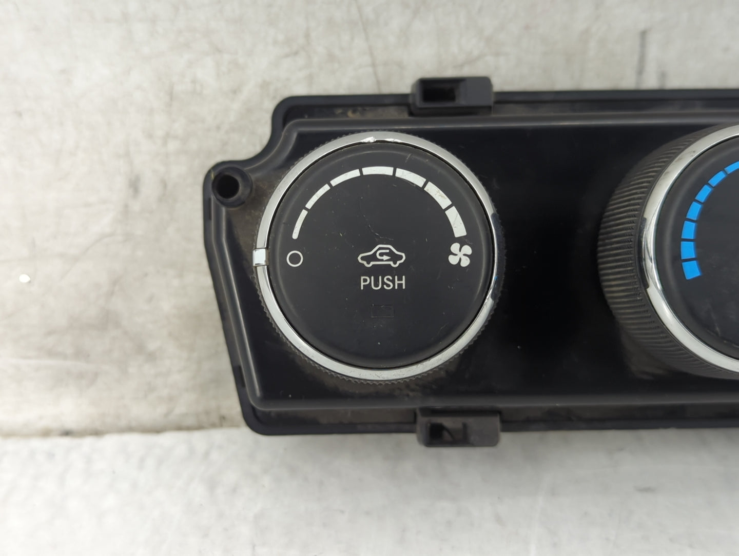 2011 Dodge Nitro Climate Control Module Temperature AC/Heater Replacement P/N:P55111943AD Fits OEM Used Auto Parts - Oemused