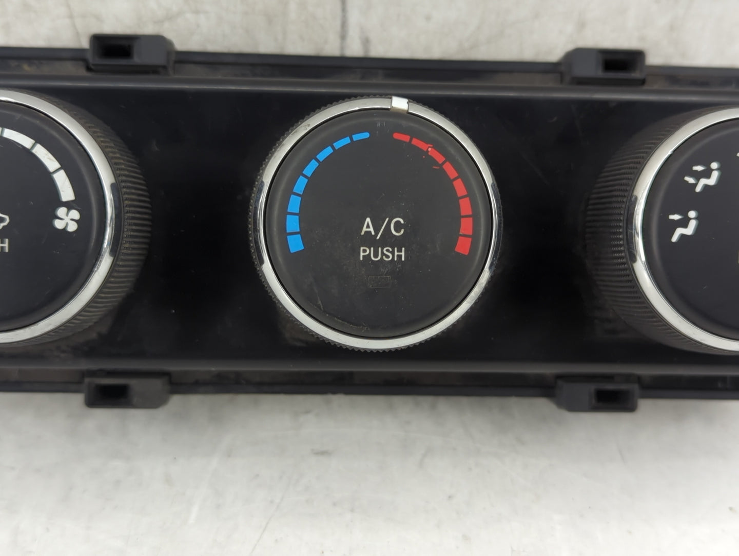 2011 Dodge Nitro Climate Control Module Temperature AC/Heater Replacement P/N:P55111943AD Fits OEM Used Auto Parts - Oemused