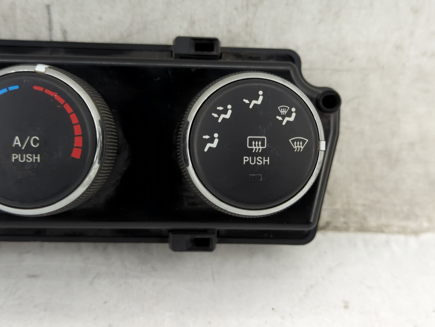 2011 Dodge Nitro Climate Control Module Temperature AC/Heater Replacement P/N:P55111943AD Fits OEM Used Auto Parts - Oemused
