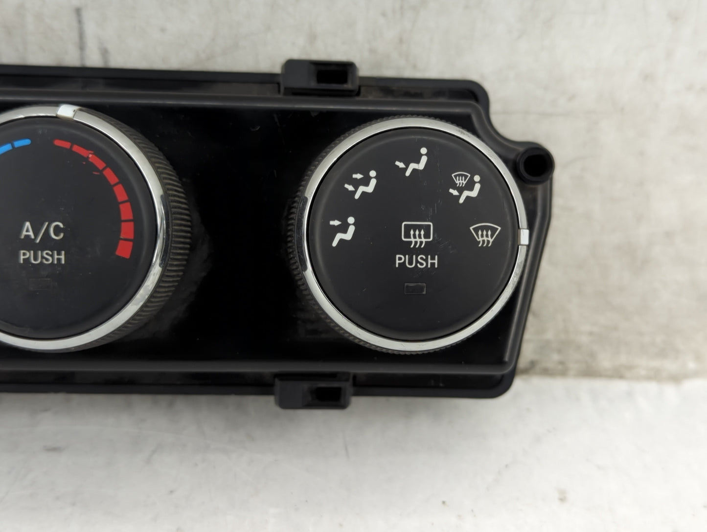 2011 Dodge Nitro Climate Control Module Temperature AC/Heater Replacement P/N:P55111943AD Fits OEM Used Auto Parts - Oemused