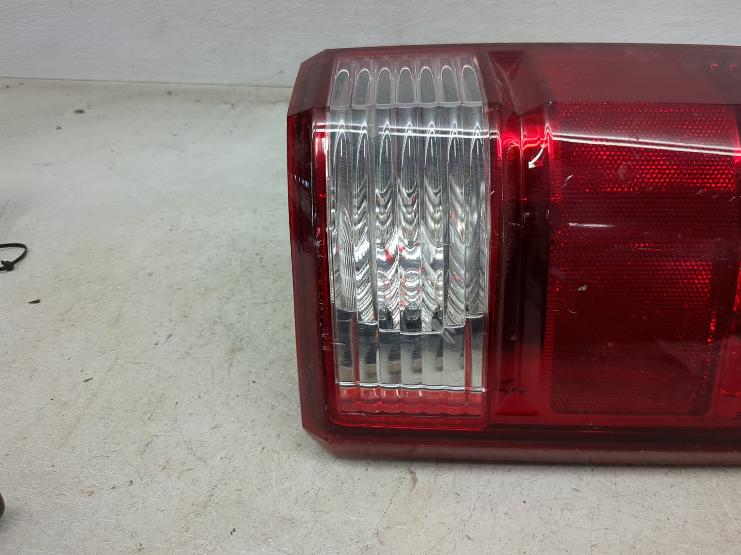 2007-2011 Dodge Nitro Tail Light Assembly Passenger Right OEM P/N:CS24-U00R Fits Fits 2007 2008 2009 2010 2011 OEM Used Auto