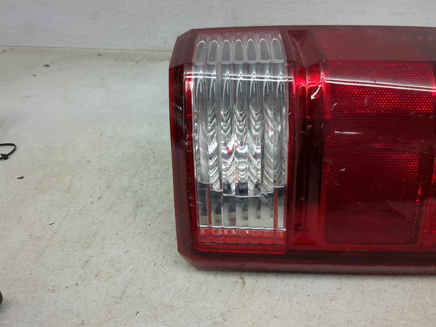 2007-2011 Dodge Nitro Tail Light Assembly Passenger Right OEM P/N:CS24-U00R Fits Fits 2007 2008 2009 2010 2011 OEM Used Auto