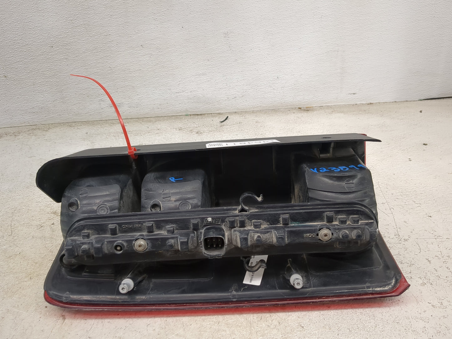 2007-2011 Dodge Nitro Tail Light Assembly Passenger Right OEM P/N:CS24-U00R Fits Fits 2007 2008 2009 2010 2011 OEM Used Auto