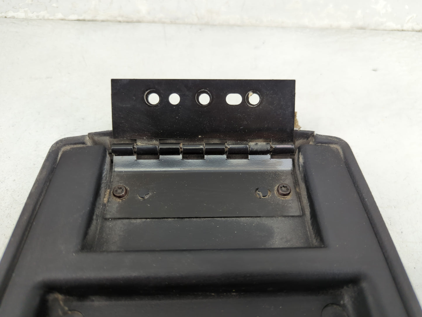 2011 Dodge Nitro Center Console Armrest Cover Lid Fits OEM Used Auto Parts - Oemusedautoparts1.com