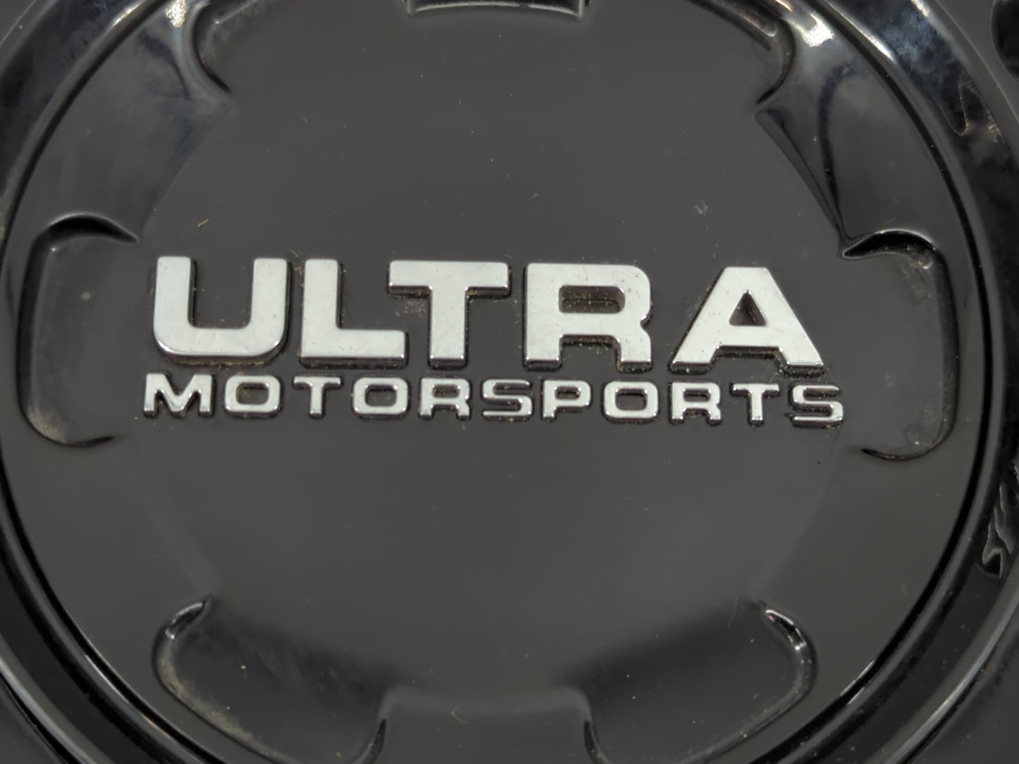 2011 Dodge Ram 1500 Center Cap Oem 1075093 - Oemusedautoparts1.com
