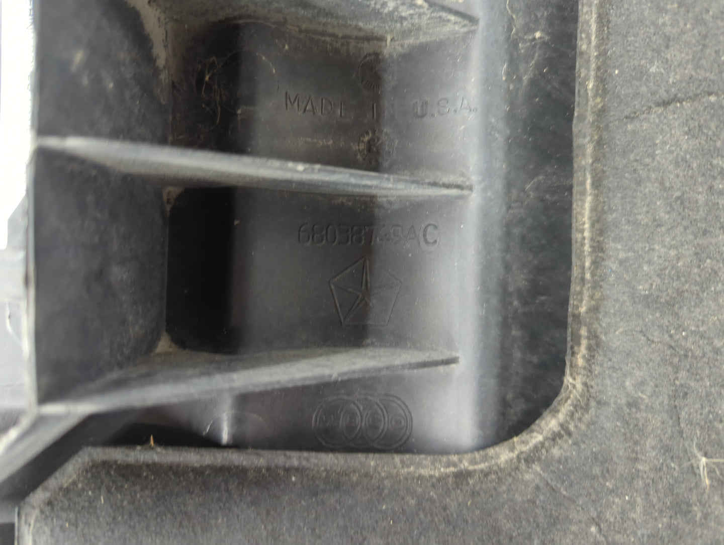 2011 Dodge Ram 1500 Engine Cover - Oemusedautoparts1.com