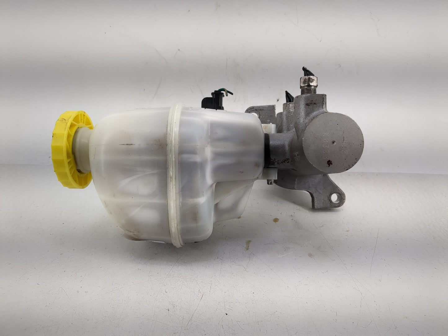 2011 Dodge Ram 1500 Brake Master Cylinder - Oemusedautoparts1.com