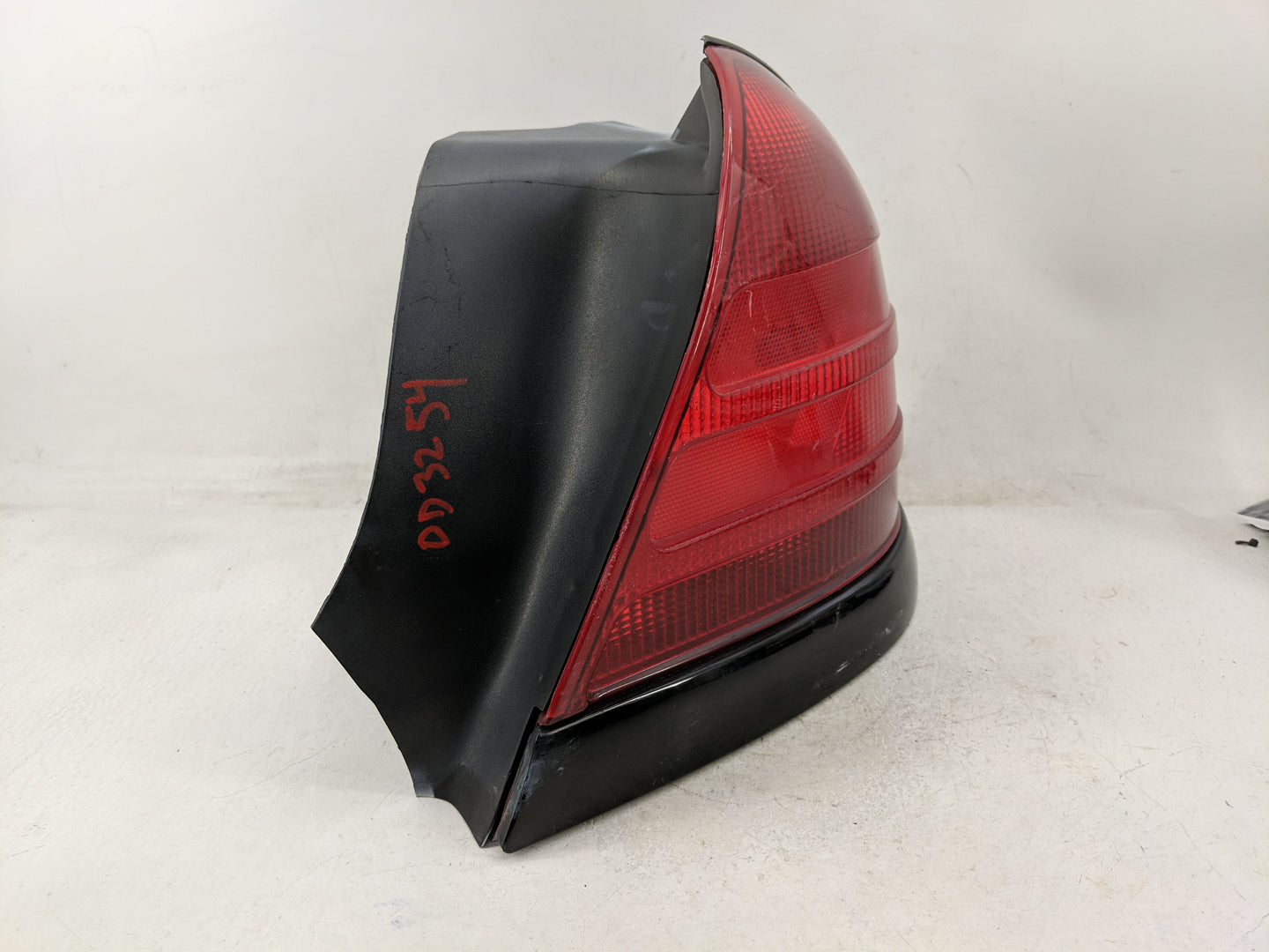 1999-2011 Ford Crown Victoria Tail Light Assembly Passenger Right OEM P/N:8W7Z-13404-A 9W73-13404-BA Fits OEM Used Auto Part