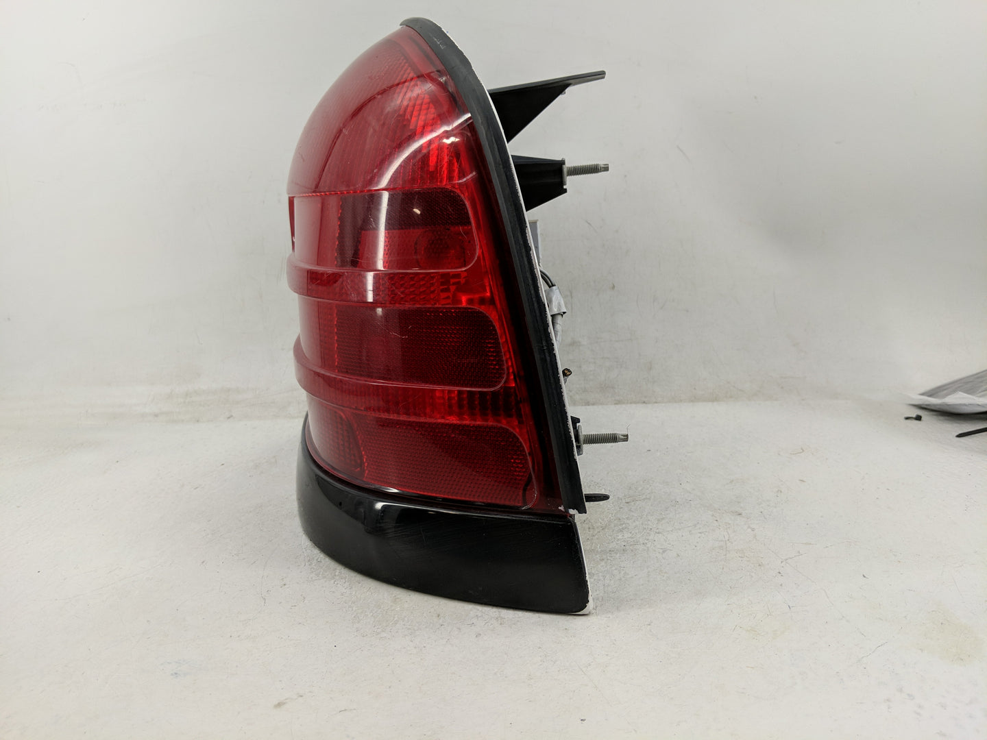 1999-2011 Ford Crown Victoria Tail Light Assembly Passenger Right OEM P/N:8W7Z-13404-A 9W73-13404-BA Fits OEM Used Auto Part