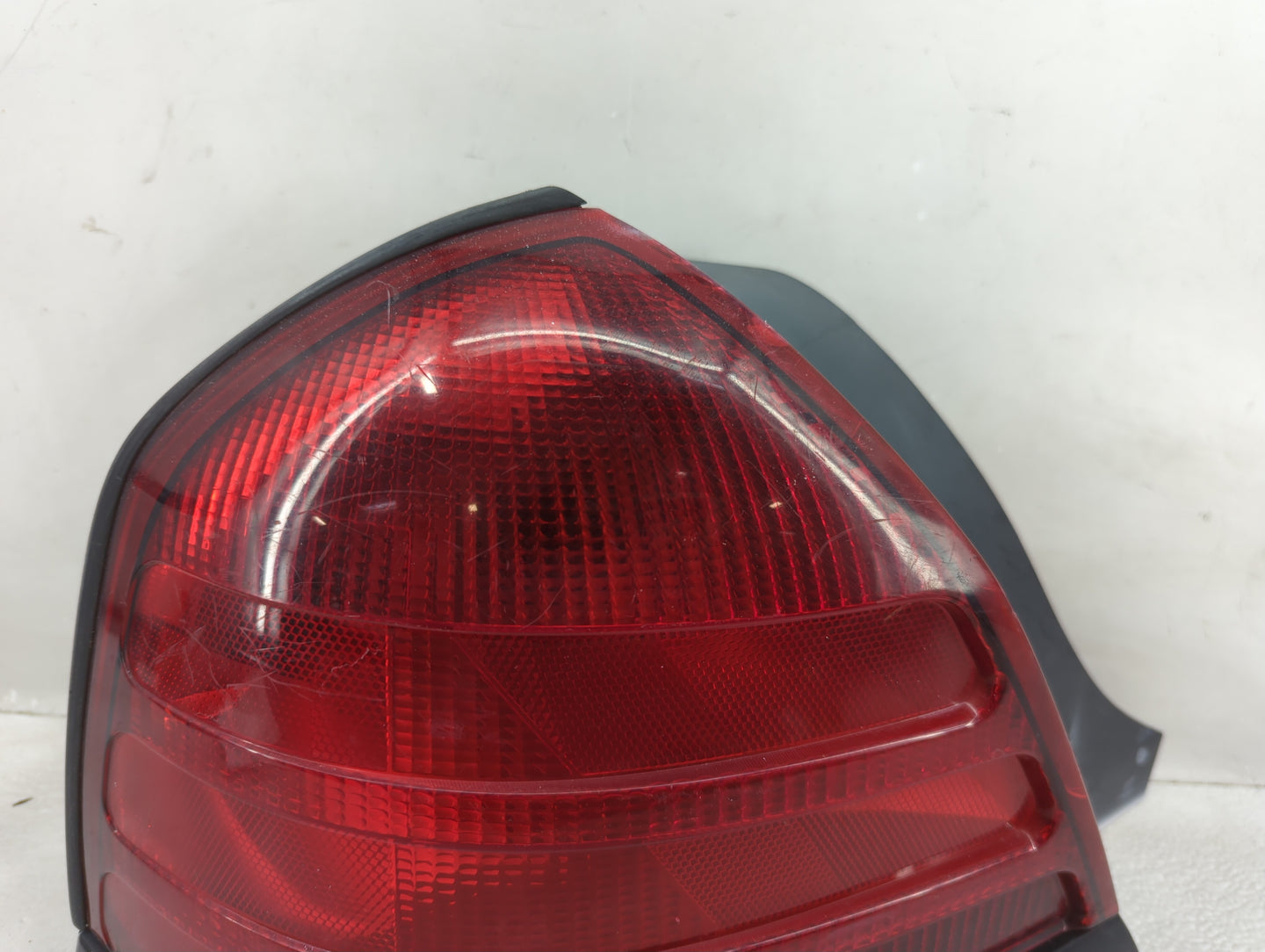 1999-2011 Ford Crown Victoria Tail Light Assembly Driver Left OEM P/N:W7X-13B505-A Fits OEM Used Auto Parts - Oemusedautopar