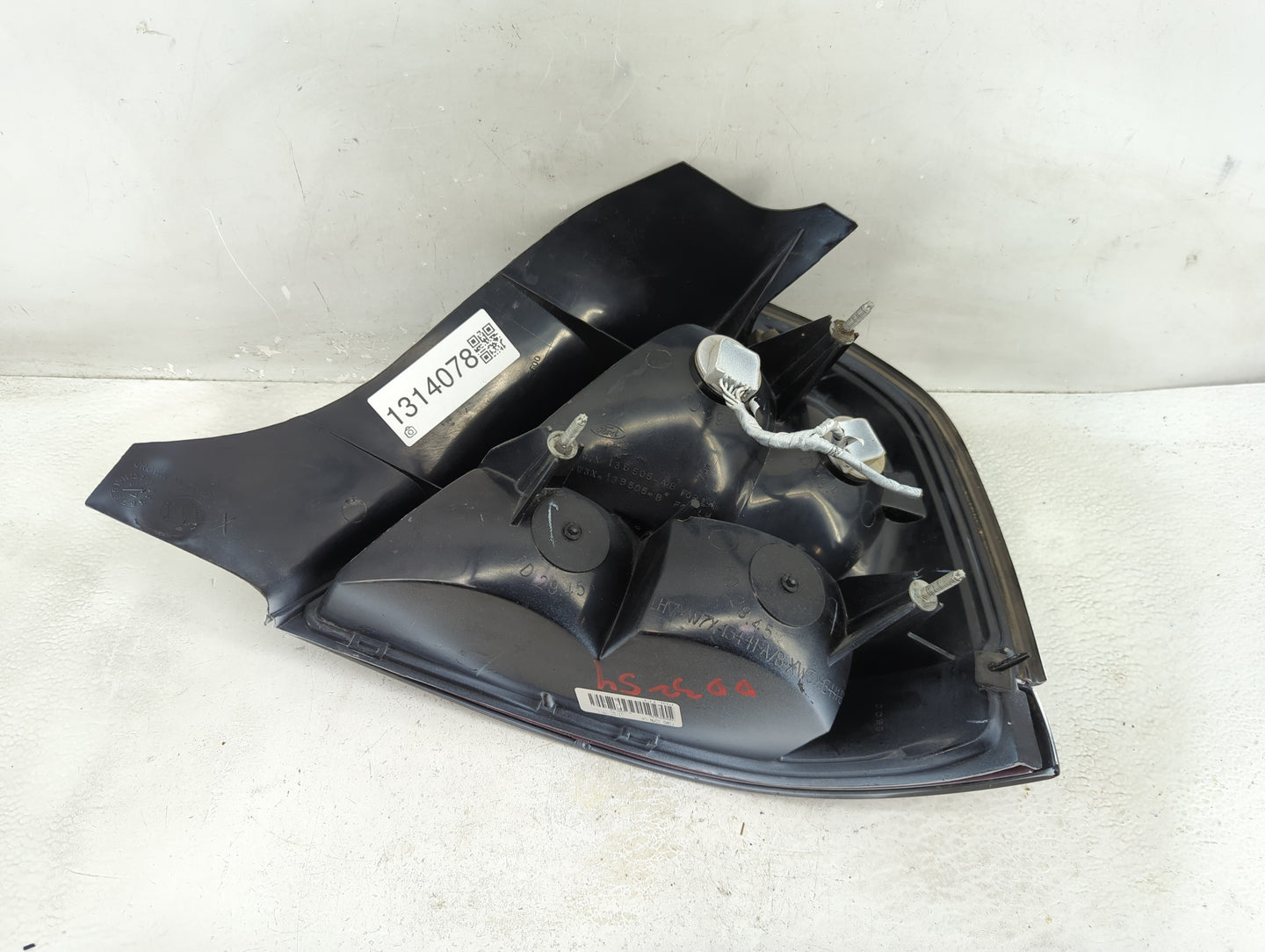 1999-2011 Ford Crown Victoria Tail Light Assembly Driver Left OEM P/N:W7X-13B505-A Fits OEM Used Auto Parts - Oemusedautopar