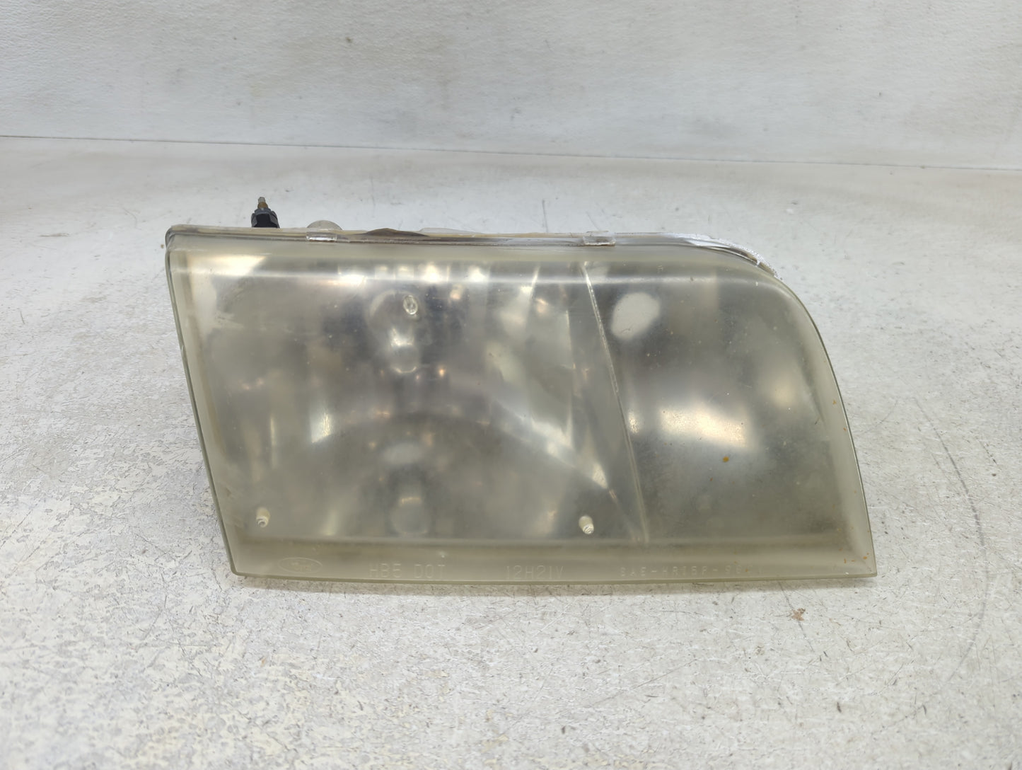 2003 Ford Crown Victoria Passenger Right Oem Head Light Headlight Lamp - Oemusedautoparts1.com