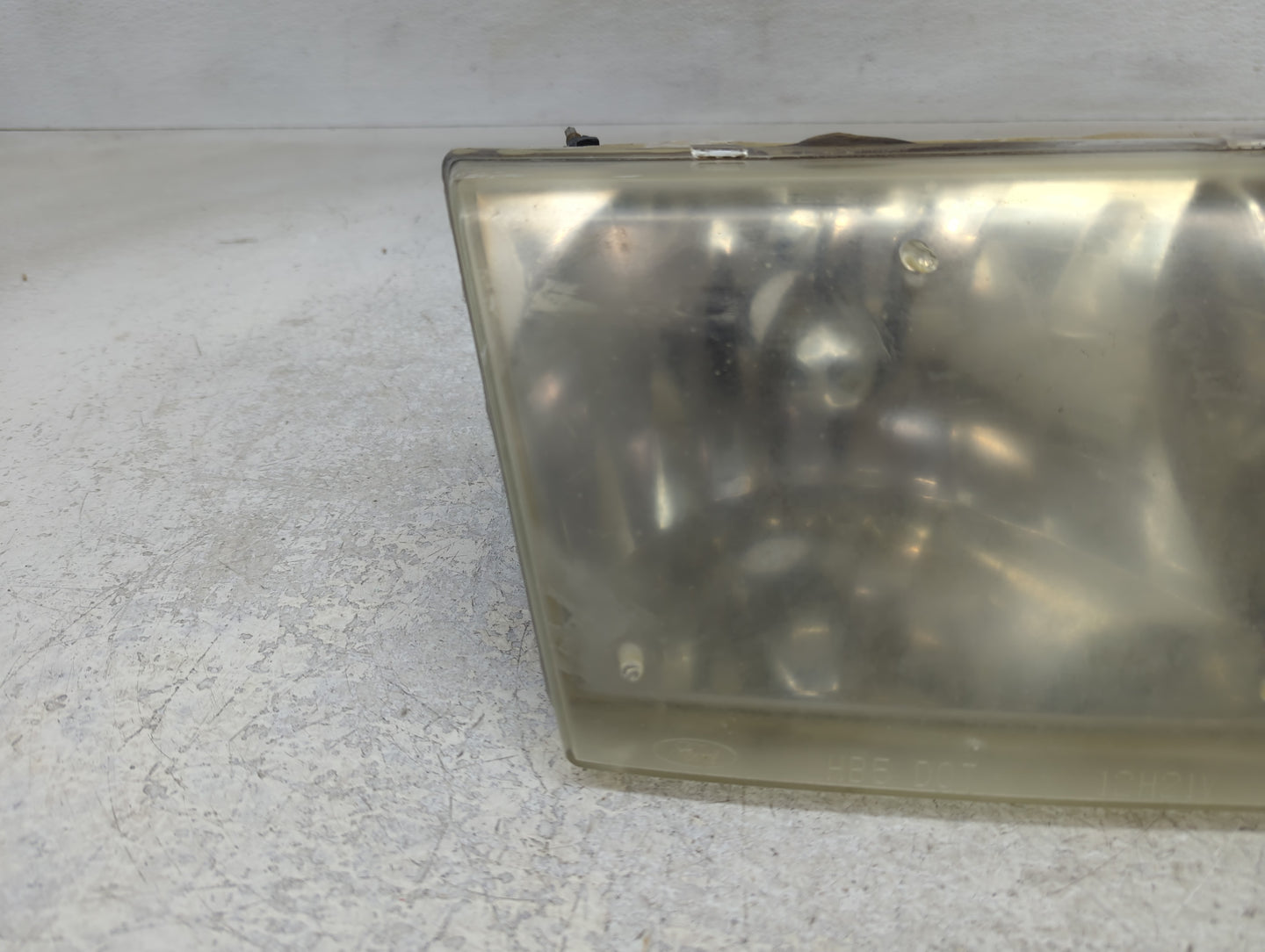 2003 Ford Crown Victoria Passenger Right Oem Head Light Headlight Lamp - Oemusedautoparts1.com