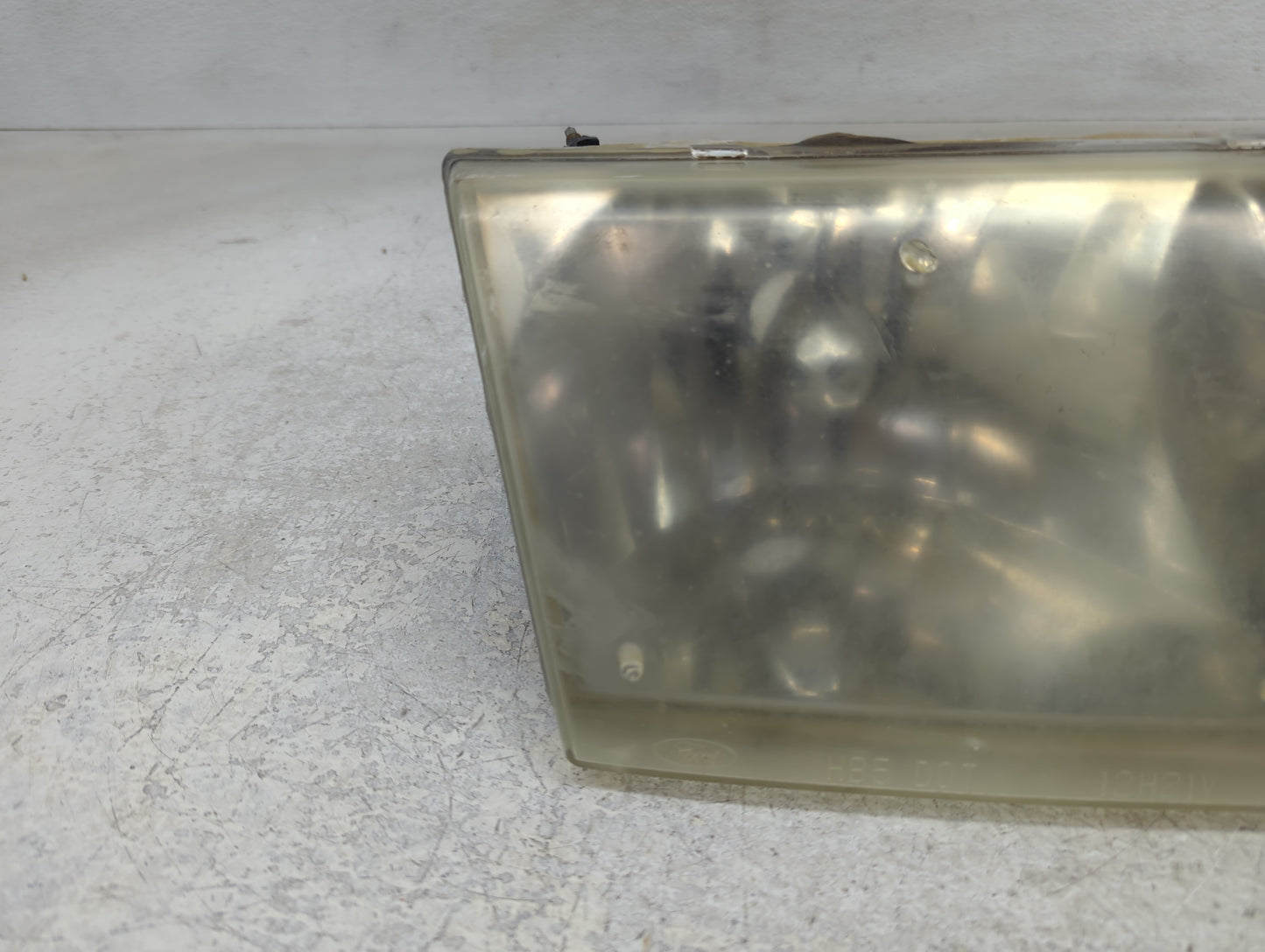 2003 Ford Crown Victoria Passenger Right Oem Head Light Headlight Lamp - Oemusedautoparts1.com
