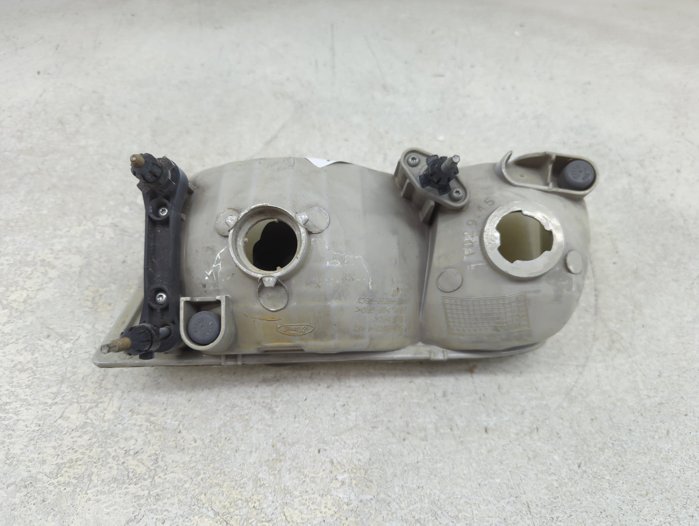 2003 Ford Crown Victoria Passenger Right Oem Head Light Headlight Lamp - Oemusedautoparts1.com