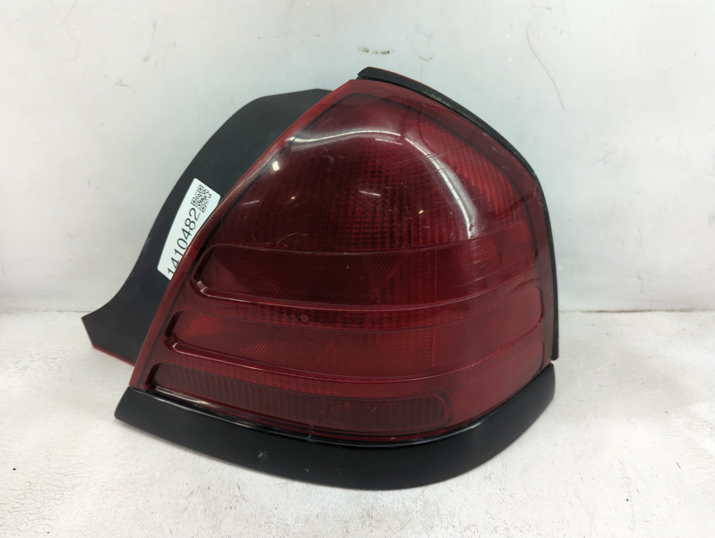 2000-2011 Ford Crown Victoria Tail Light Assembly Passenger Right OEM P/N:4W7Z13404BAC Fits OEM Used Auto Parts - Oemusedaut