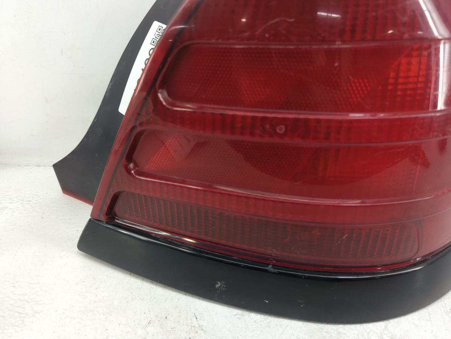 2000-2011 Ford Crown Victoria Tail Light Assembly Passenger Right OEM P/N:4W7Z13404BAC Fits OEM Used Auto Parts - Oemusedaut