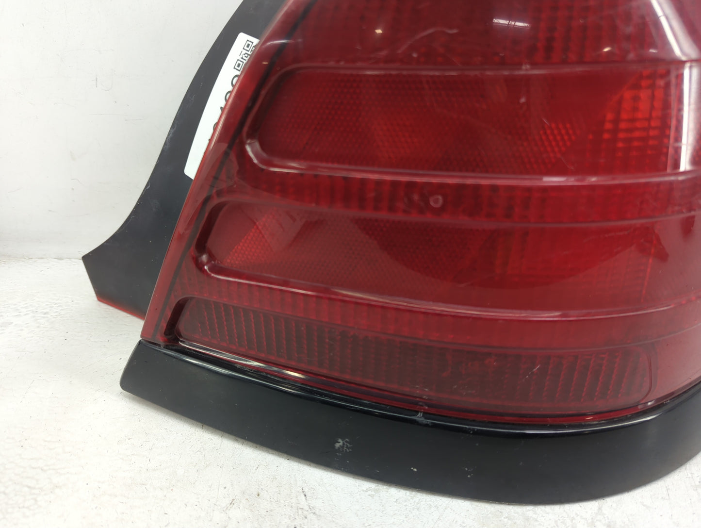 2000-2011 Ford Crown Victoria Tail Light Assembly Passenger Right OEM P/N:4W7Z13404BAC Fits OEM Used Auto Parts - Oemusedaut