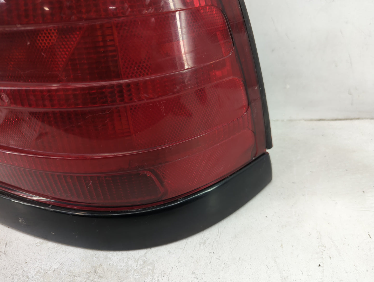 2000-2011 Ford Crown Victoria Tail Light Assembly Passenger Right OEM P/N:4W7Z13404BAC Fits OEM Used Auto Parts - Oemusedaut