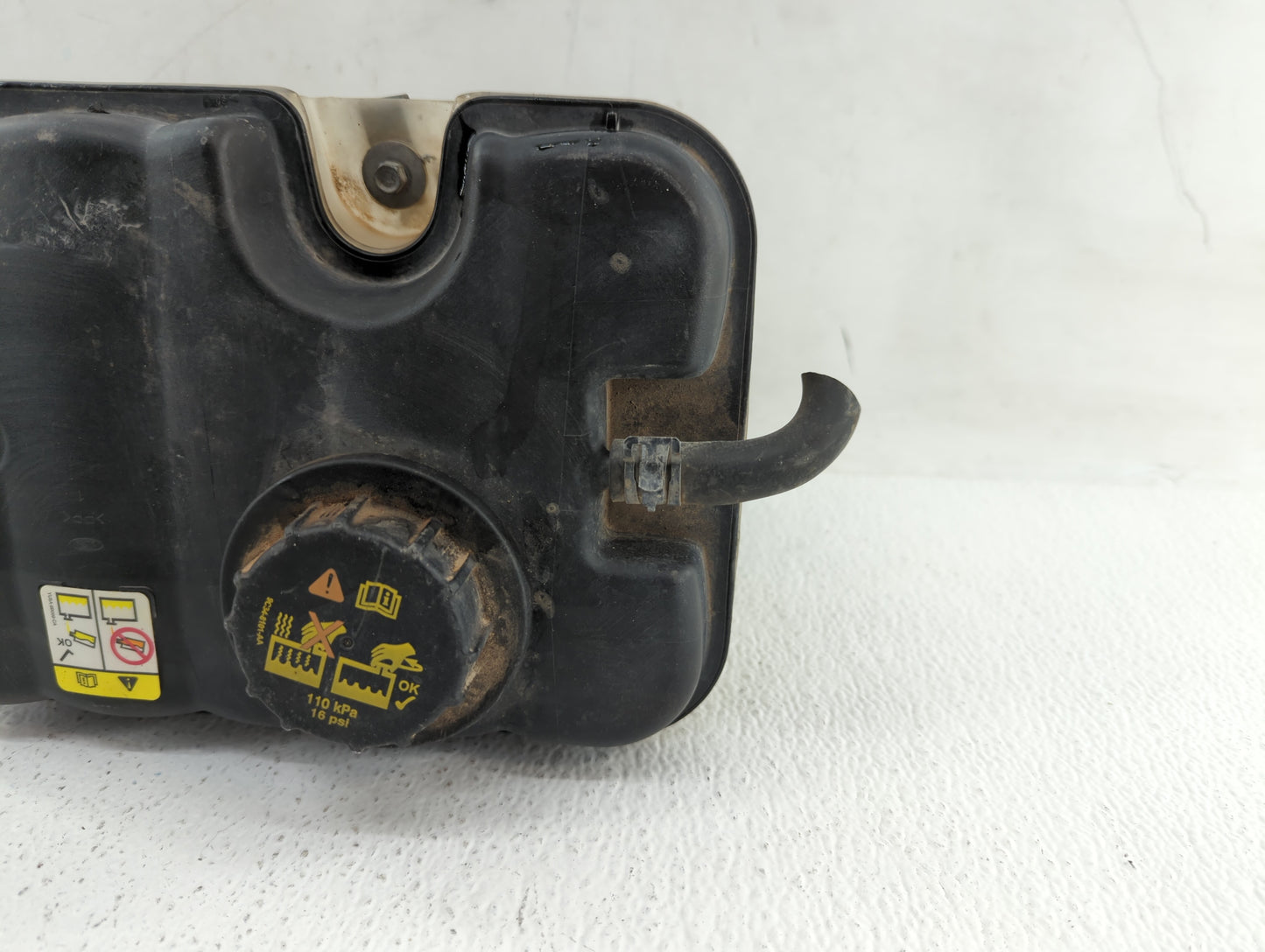 2003 Ford Crown Victoria Radiator Coolant Overflow Expansion Tank Bottle 336882 - Oemusedautoparts1.com