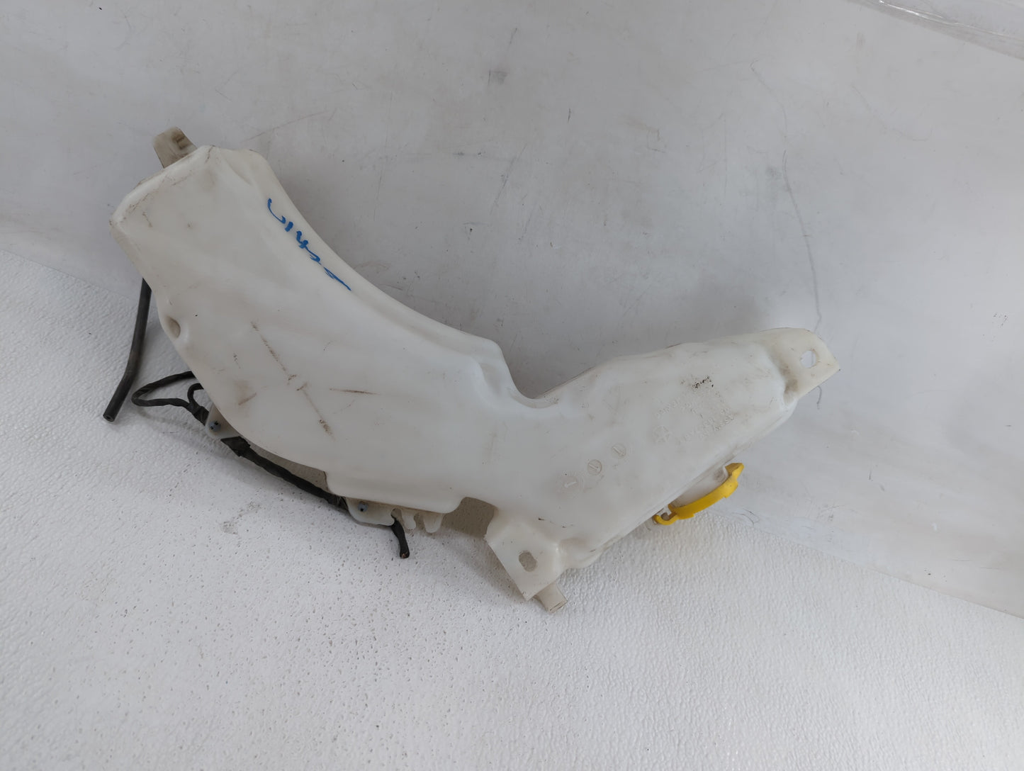 2003 Ford Crown Victoria Radiator Coolant Overflow Expansion Tank Bottle 339595 - Oemusedautoparts1.com