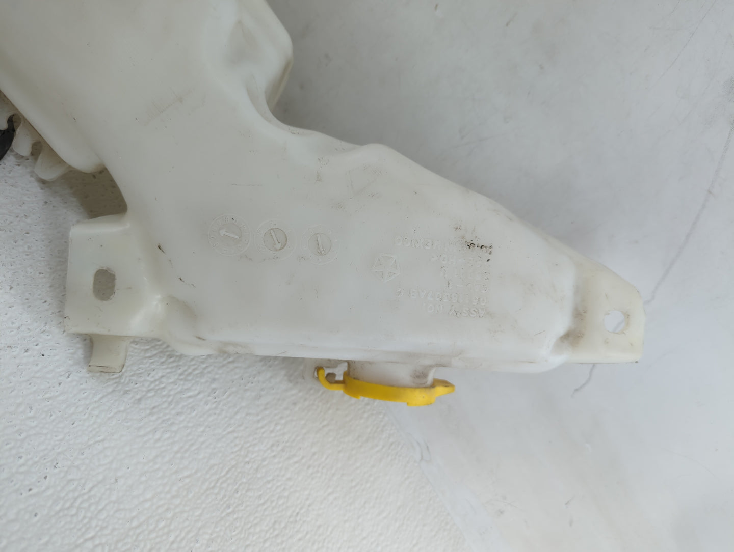 2003 Ford Crown Victoria Radiator Coolant Overflow Expansion Tank Bottle 339595 - Oemusedautoparts1.com