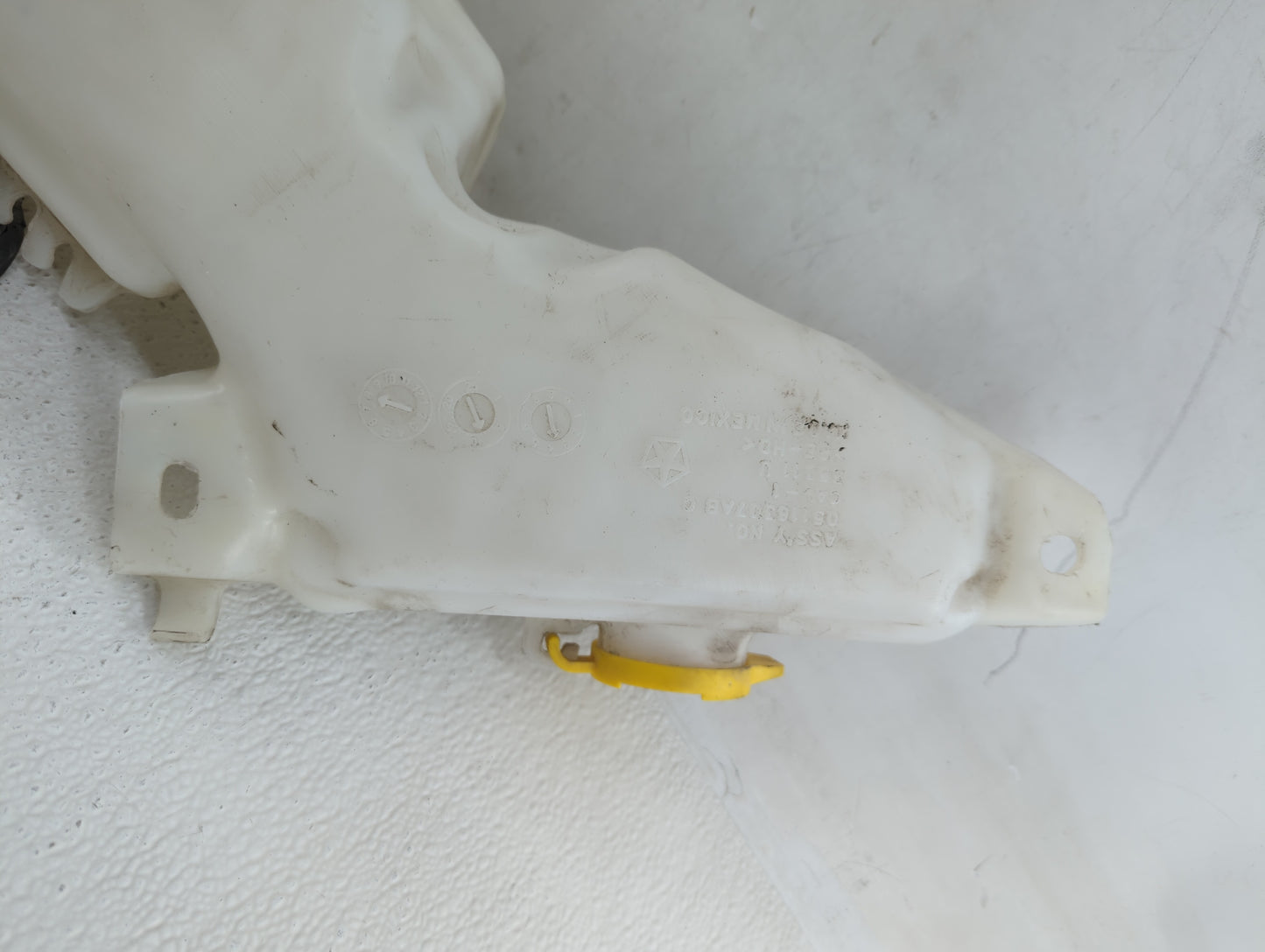 2003 Ford Crown Victoria Radiator Coolant Overflow Expansion Tank Bottle 339595 - Oemusedautoparts1.com