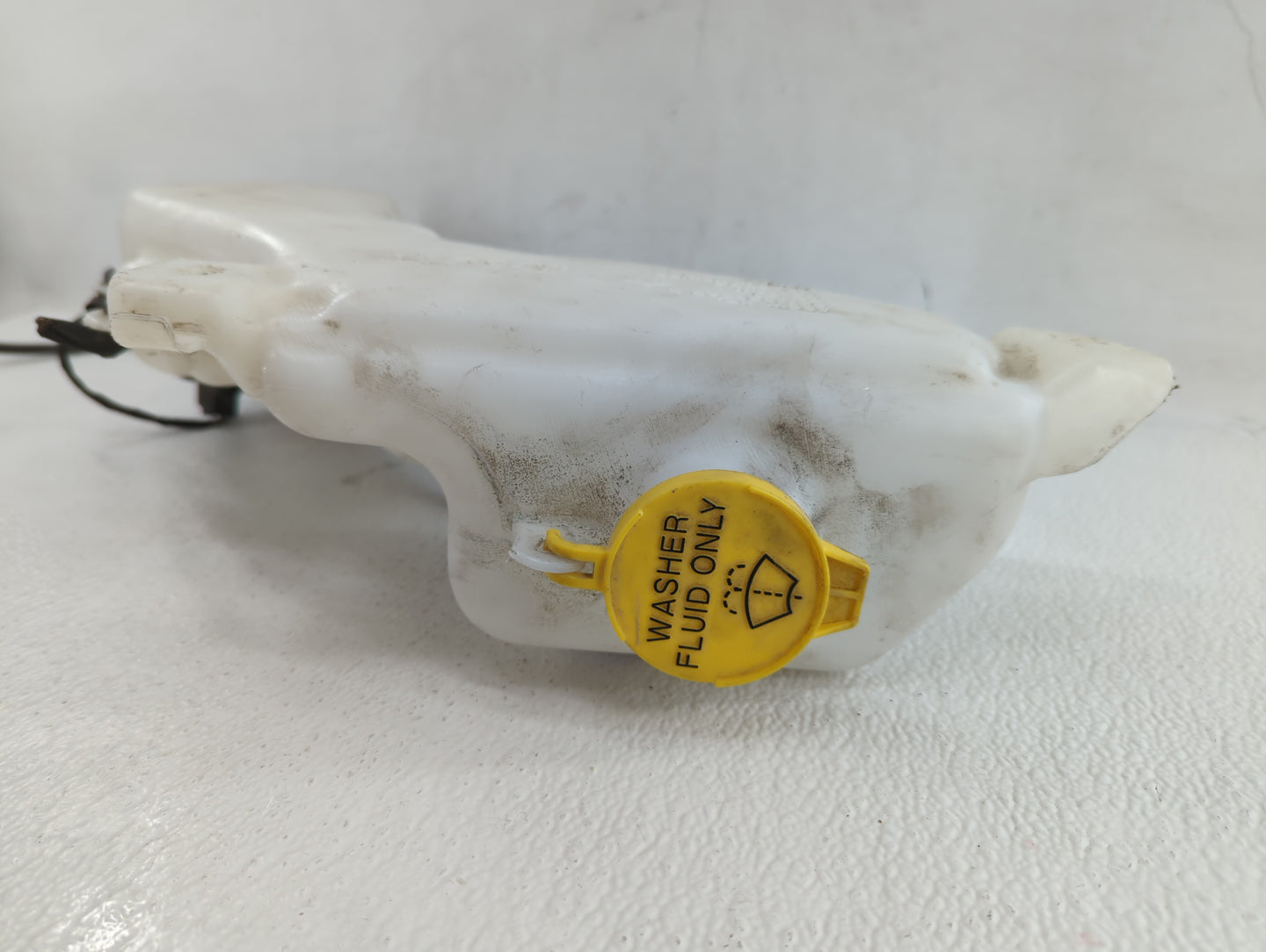 2003 Ford Crown Victoria Radiator Coolant Overflow Expansion Tank Bottle 339595 - Oemusedautoparts1.com