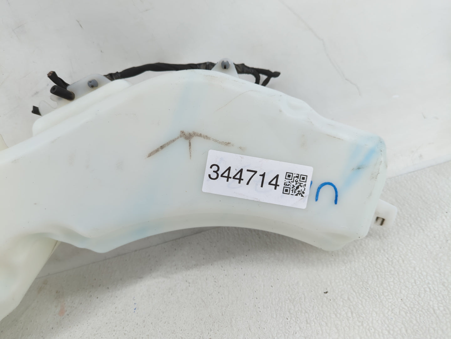 2003 Ford Crown Victoria Radiator Coolant Overflow Expansion Tank Bottle - Oemusedautoparts1.com