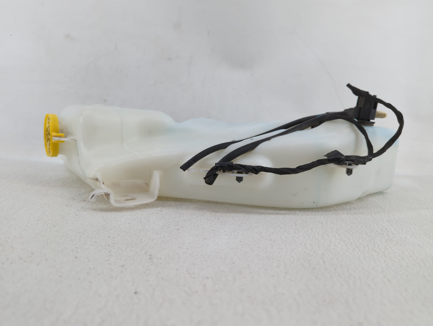 2003 Ford Crown Victoria Radiator Coolant Overflow Expansion Tank Bottle - Oemusedautoparts1.com