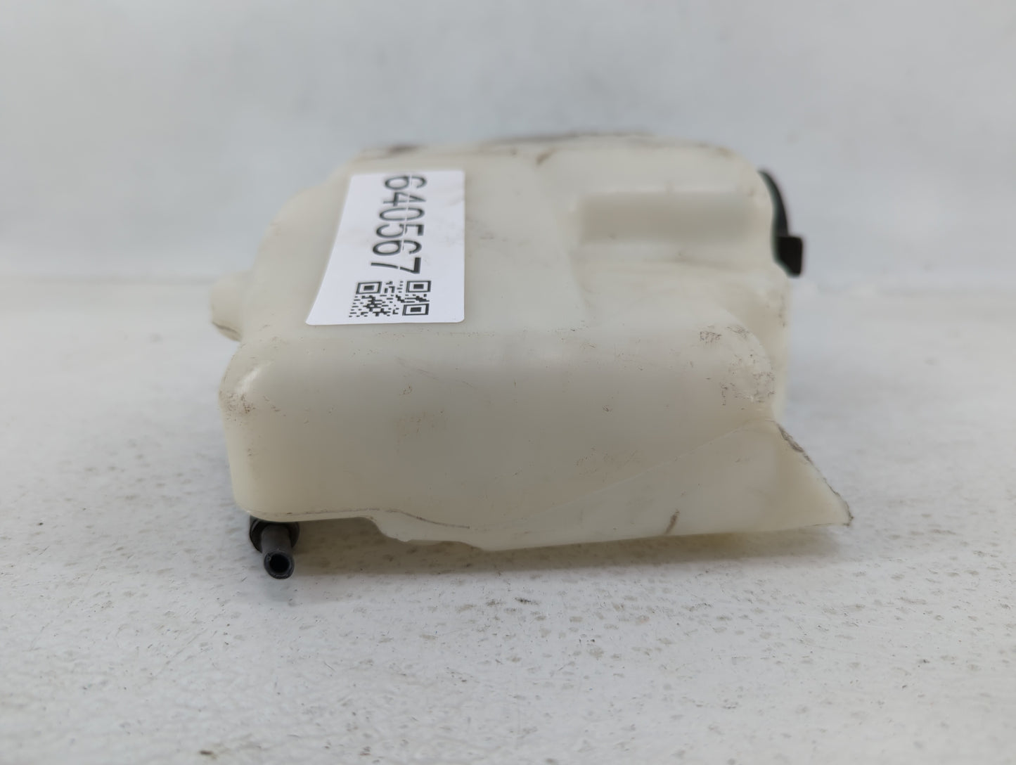 2000 Ford Crown Victoria Windshield Washer Fluid Reservoir Bottle Oem - Oemusedautoparts1.com