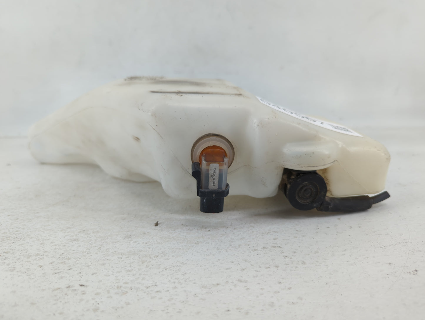 2000 Ford Crown Victoria Windshield Washer Fluid Reservoir Bottle Oem - Oemusedautoparts1.com