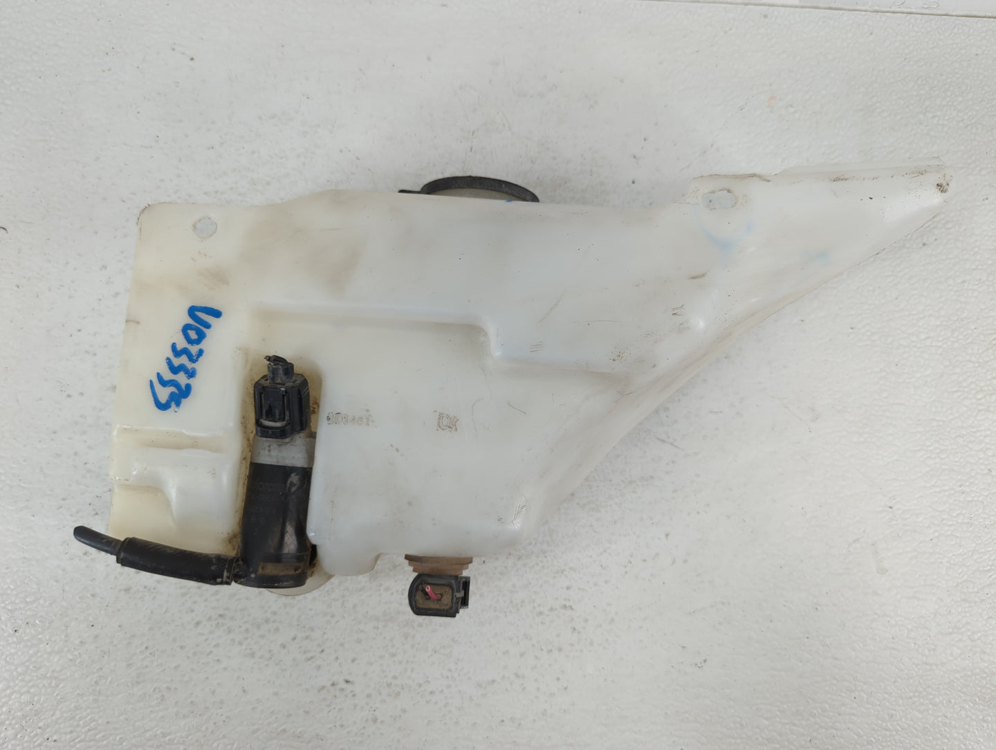 2000 Ford Crown Victoria Windshield Washer Fluid Reservoir Bottle Oem - Oemusedautoparts1.com