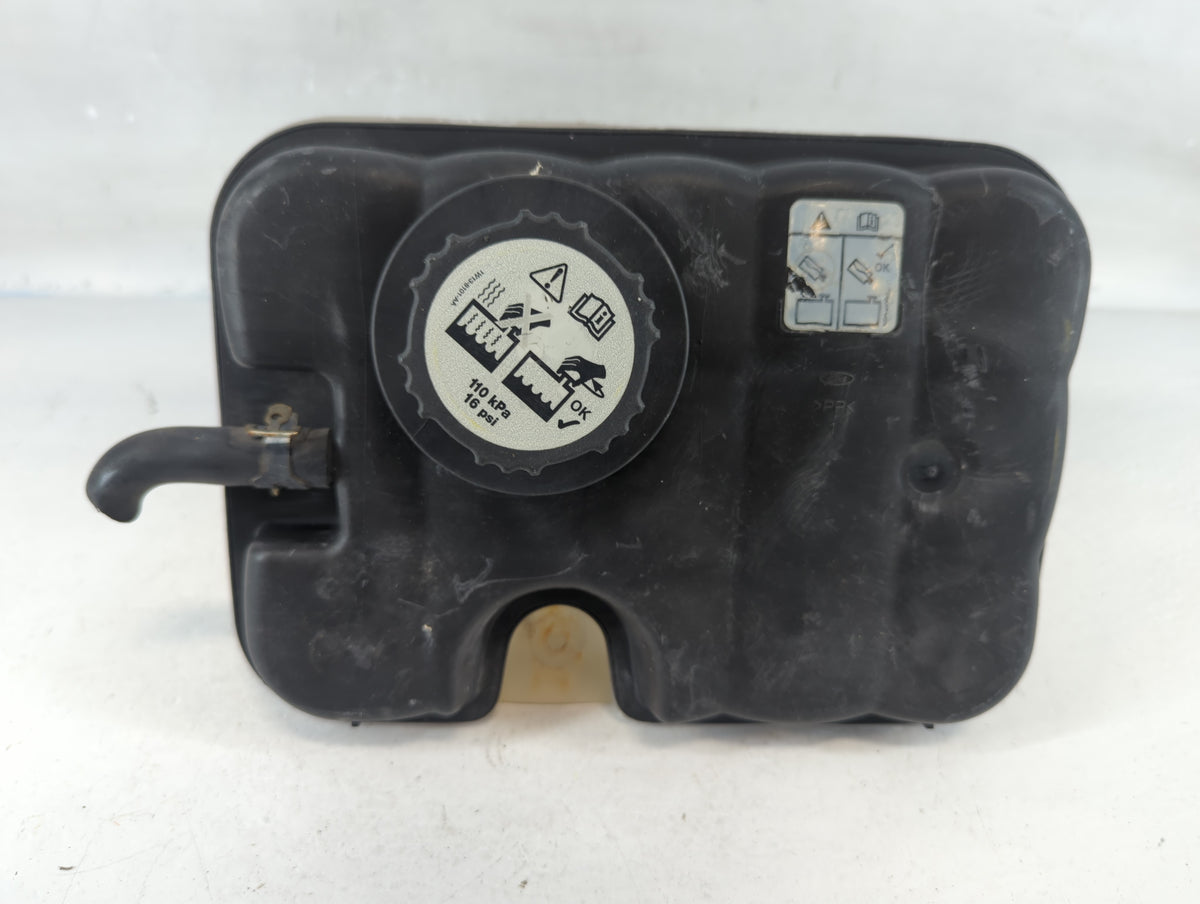 2003 Ford Crown Victoria Radiator Coolant Overflow Expansion Tank Bottle 824673 - Oemusedautoparts1.com