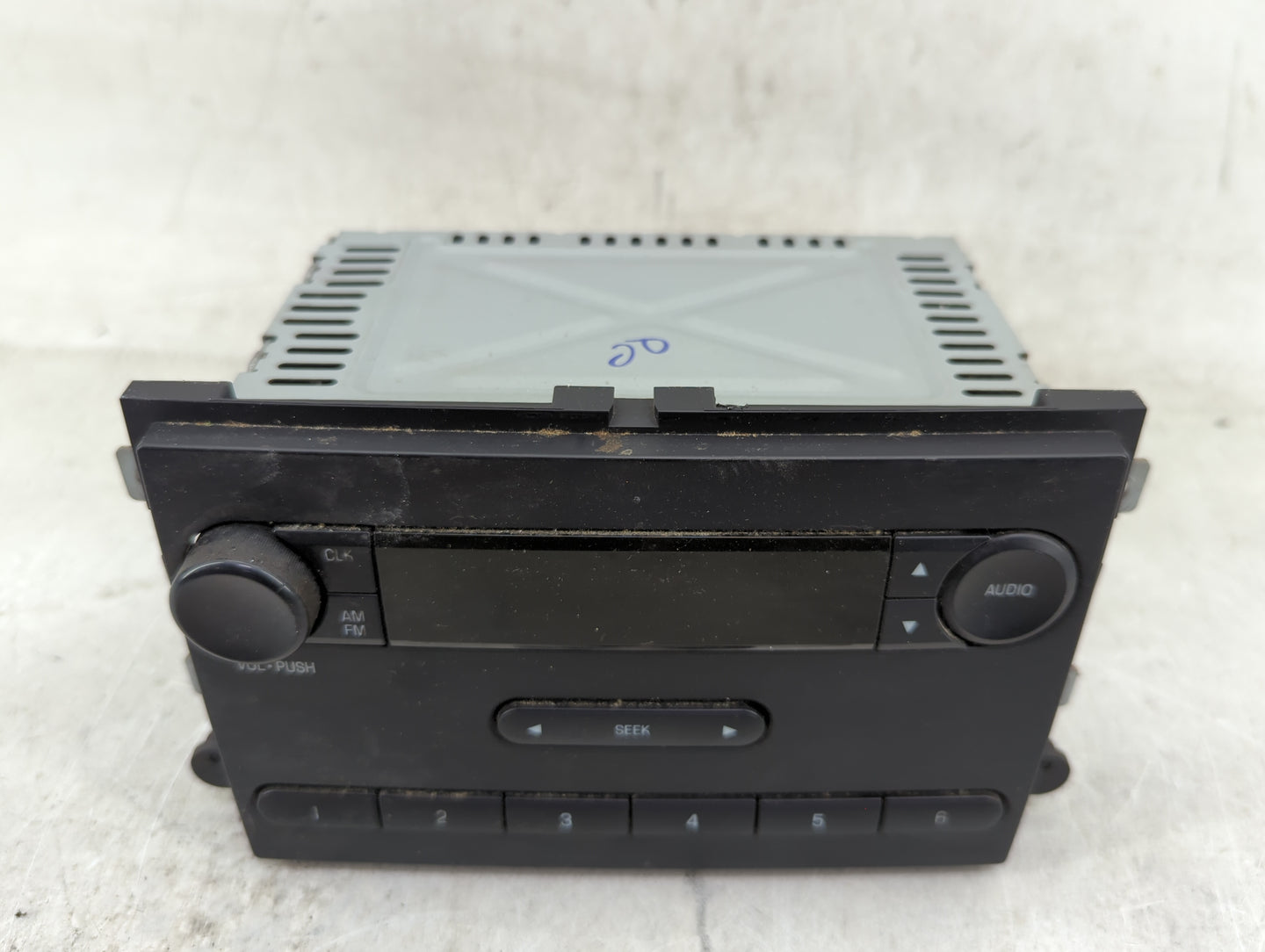 2010-2011 Ford E-350 Super Duty Radio AM FM Cd Player Receiver Replacement Fits Fits 2010 2011 OEM Used Auto Parts - Oemused
