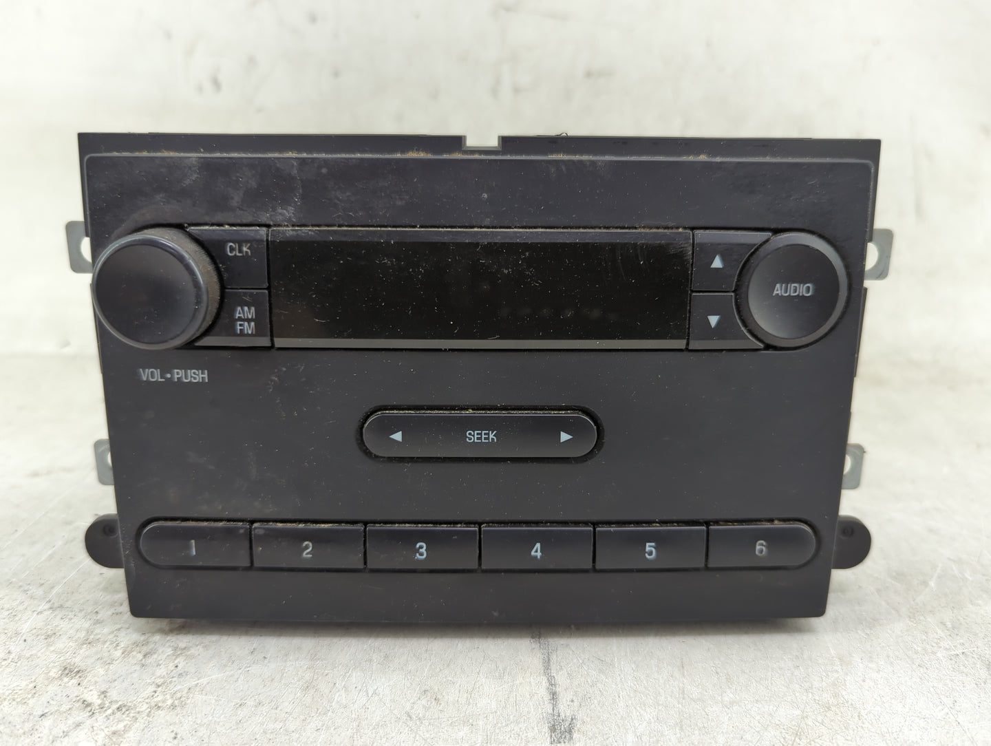 2010-2011 Ford E-350 Super Duty Radio AM FM Cd Player Receiver Replacement Fits Fits 2010 2011 OEM Used Auto Parts - Oemused