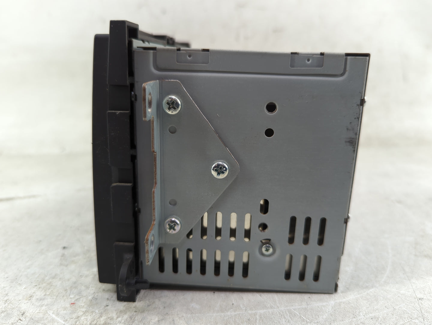 2010-2011 Ford E-350 Super Duty Radio AM FM Cd Player Receiver Replacement Fits Fits 2010 2011 OEM Used Auto Parts - Oemused