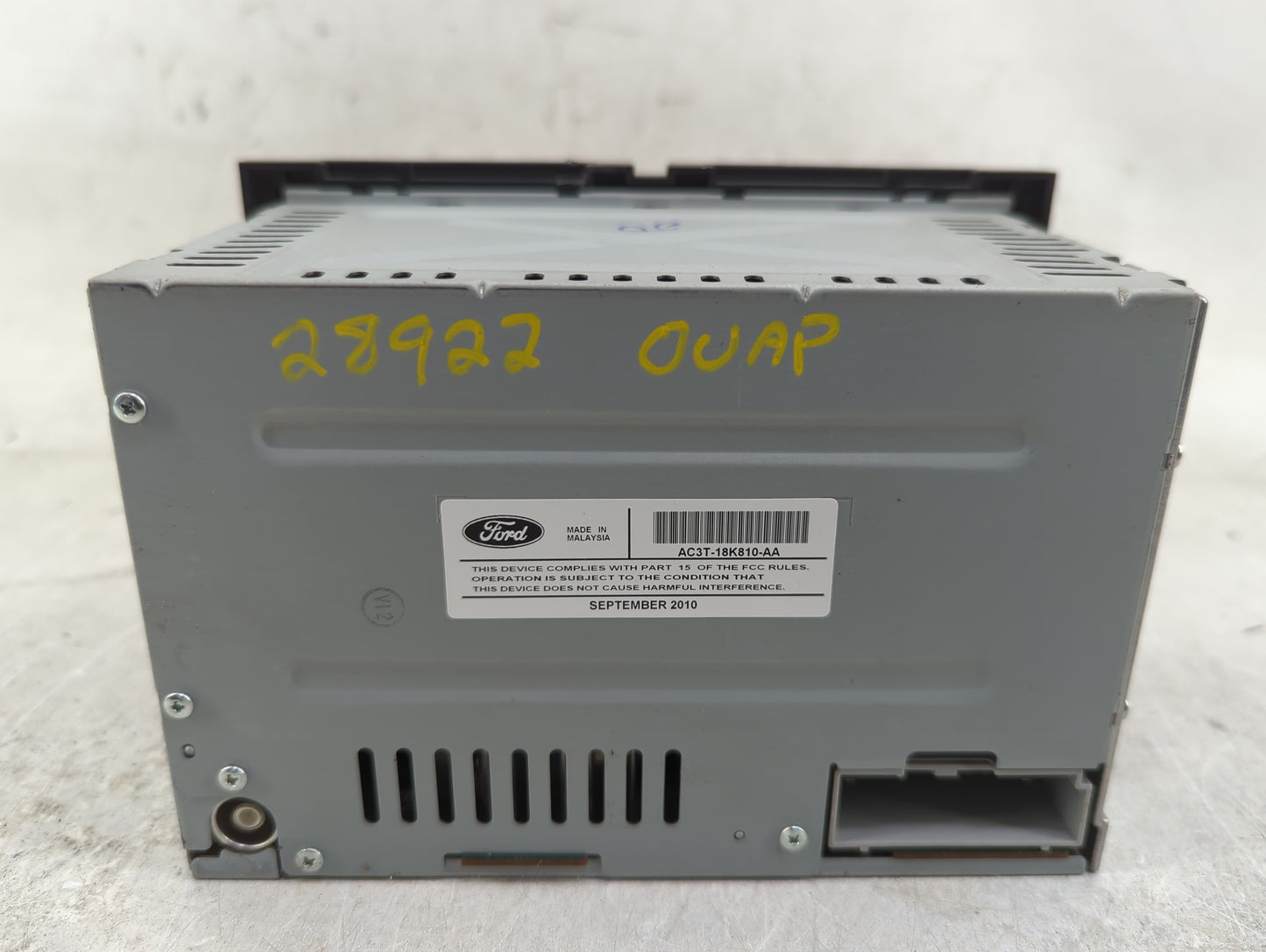 2010-2011 Ford E-350 Super Duty Radio AM FM Cd Player Receiver Replacement Fits Fits 2010 2011 OEM Used Auto Parts - Oemused