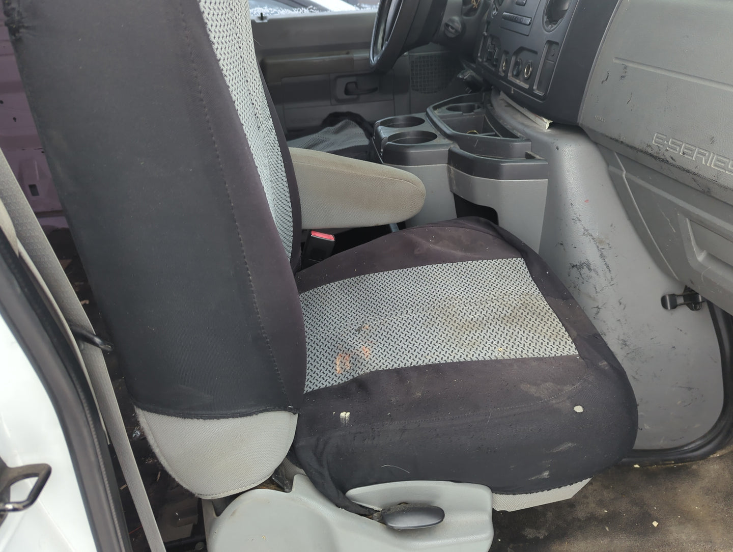 2009-2021 Ford E-350 Super Duty Passenger Front Seat Oem - Oemusedautoparts1.com