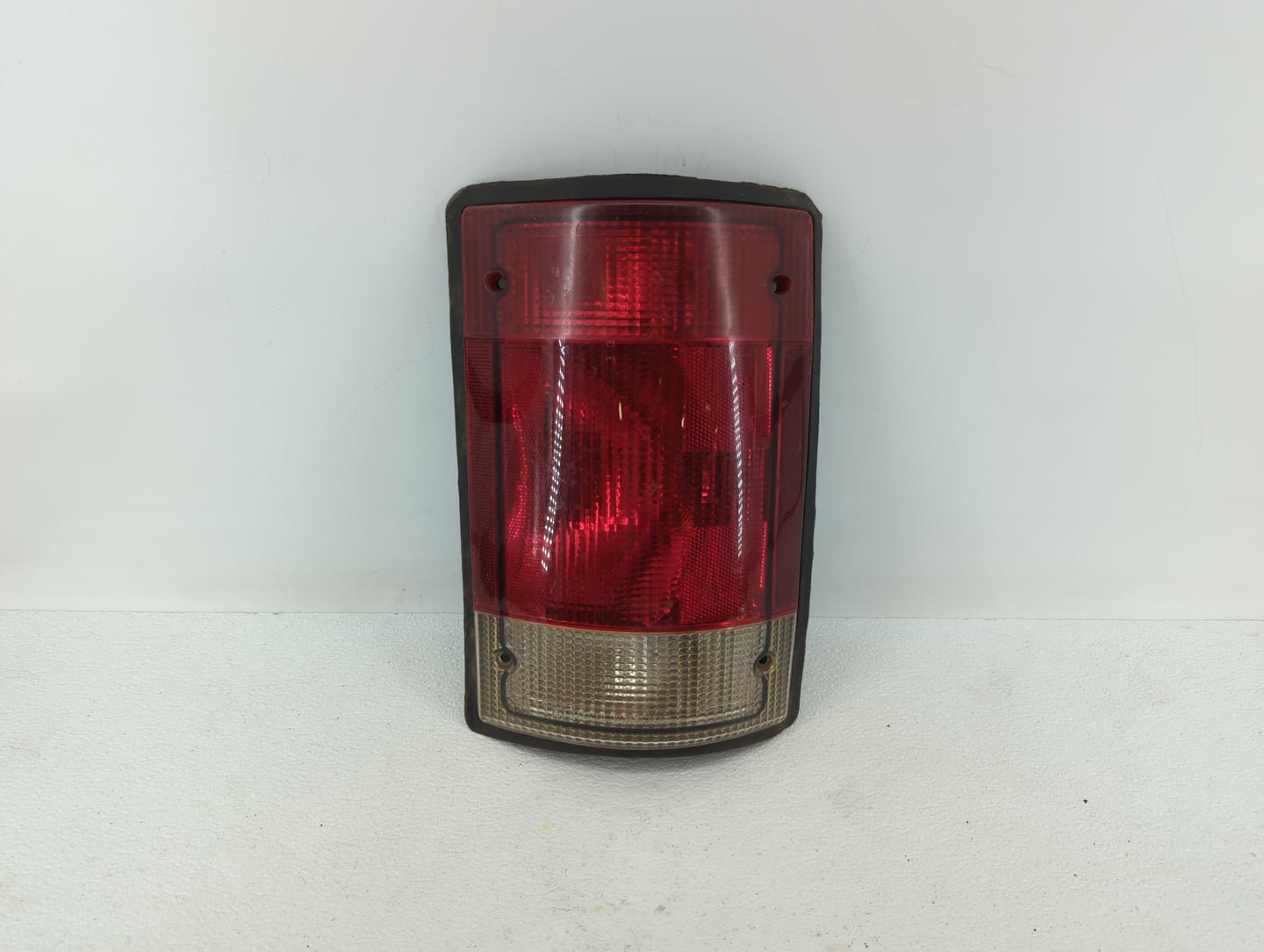 2005-2014 Ford E-350 Super Duty Tail Light Assembly Passenger Right OEM P/N:F7UB-13440-AA Fits OEM Used Auto Parts - Oemused