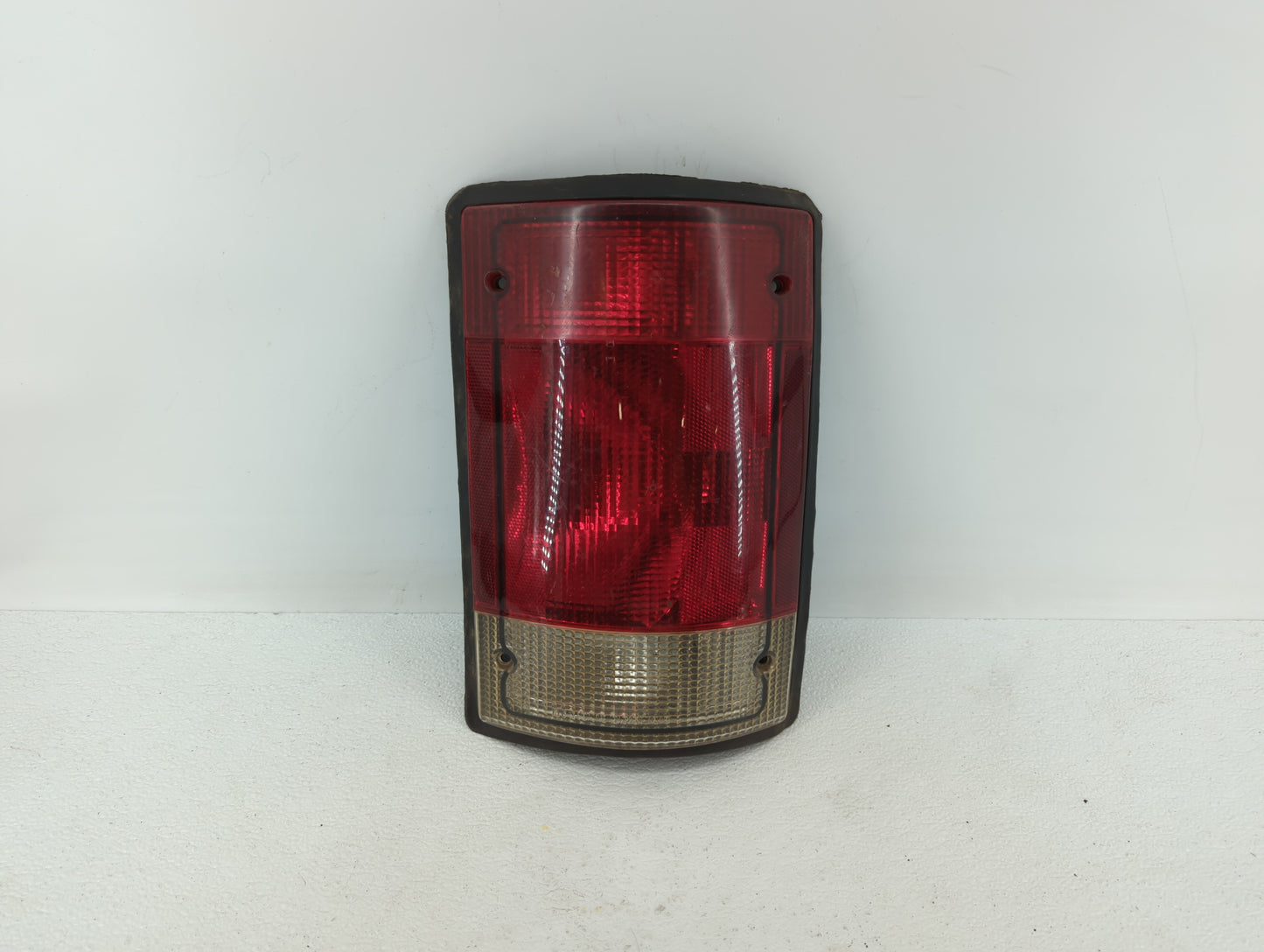 2005-2014 Ford E-350 Super Duty Tail Light Assembly Passenger Right OEM P/N:F7UB-13440-AA Fits OEM Used Auto Parts - Oemused