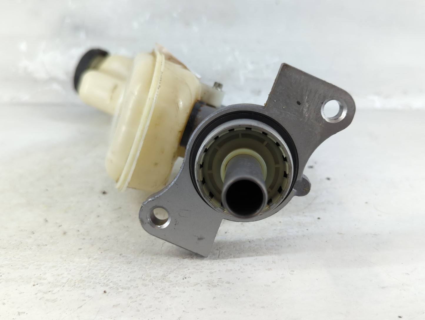 2011-2014 Ford Edge Brake Master Cylinder - Oemusedautoparts1.com