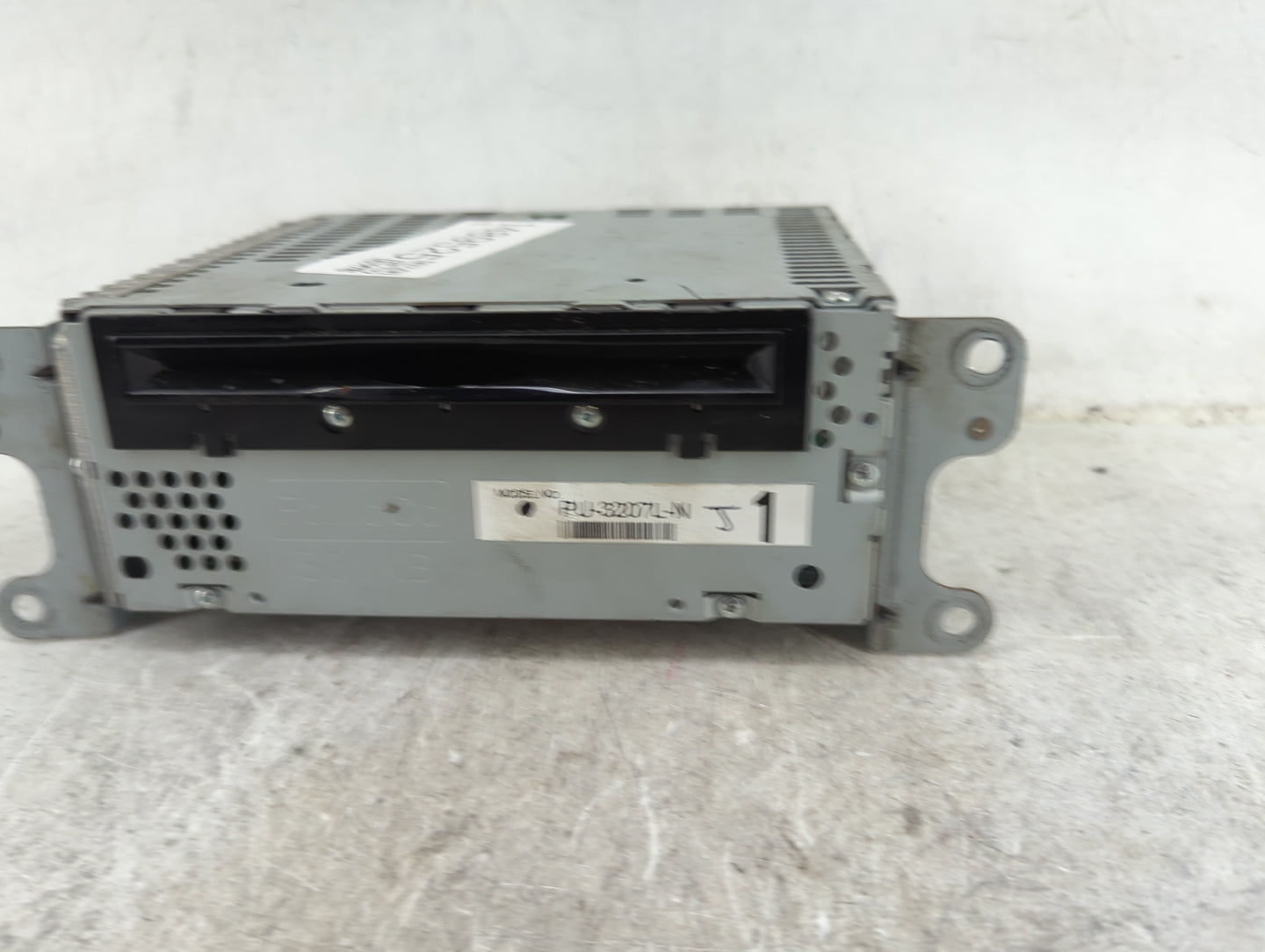 2011 Ford Edge Radio AM FM Cd Player Receiver Replacement P/N:PU-3207L-N S6YKB, 276-0681-48 Fits OEM Used Auto Parts - Oemus