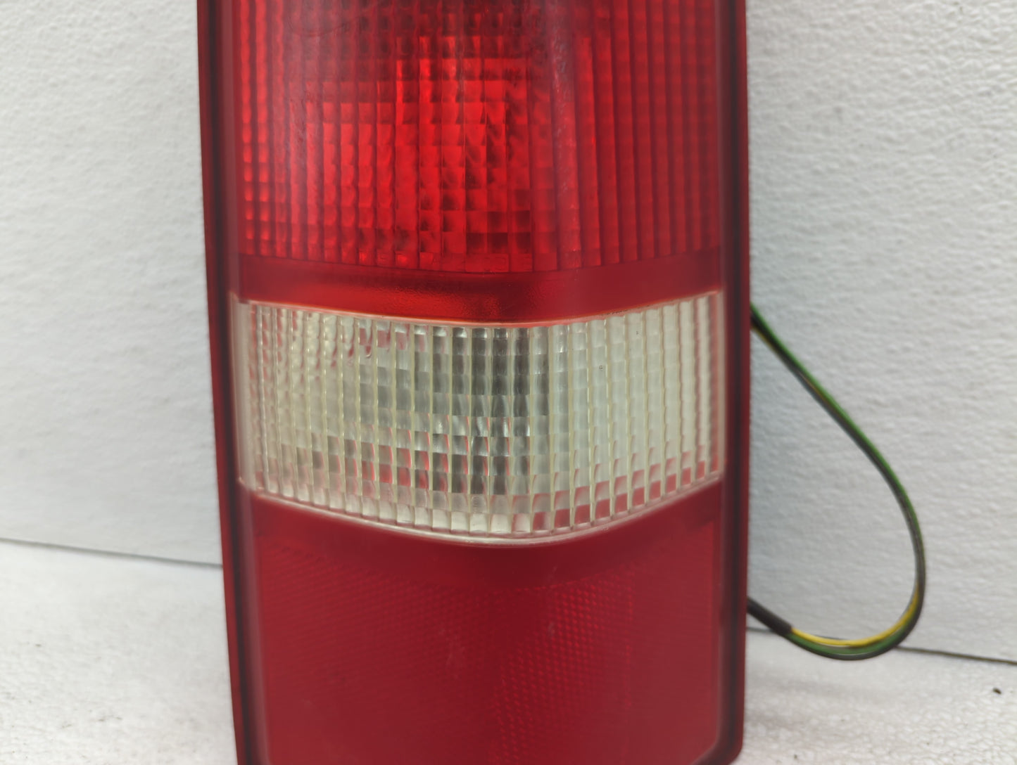 2011-2014 Ford Edge Tail Light Assembly Driver Left OEM P/N:25823027 Fits Fits 2011 2012 2013 2014 OEM Used Auto Parts - Oem